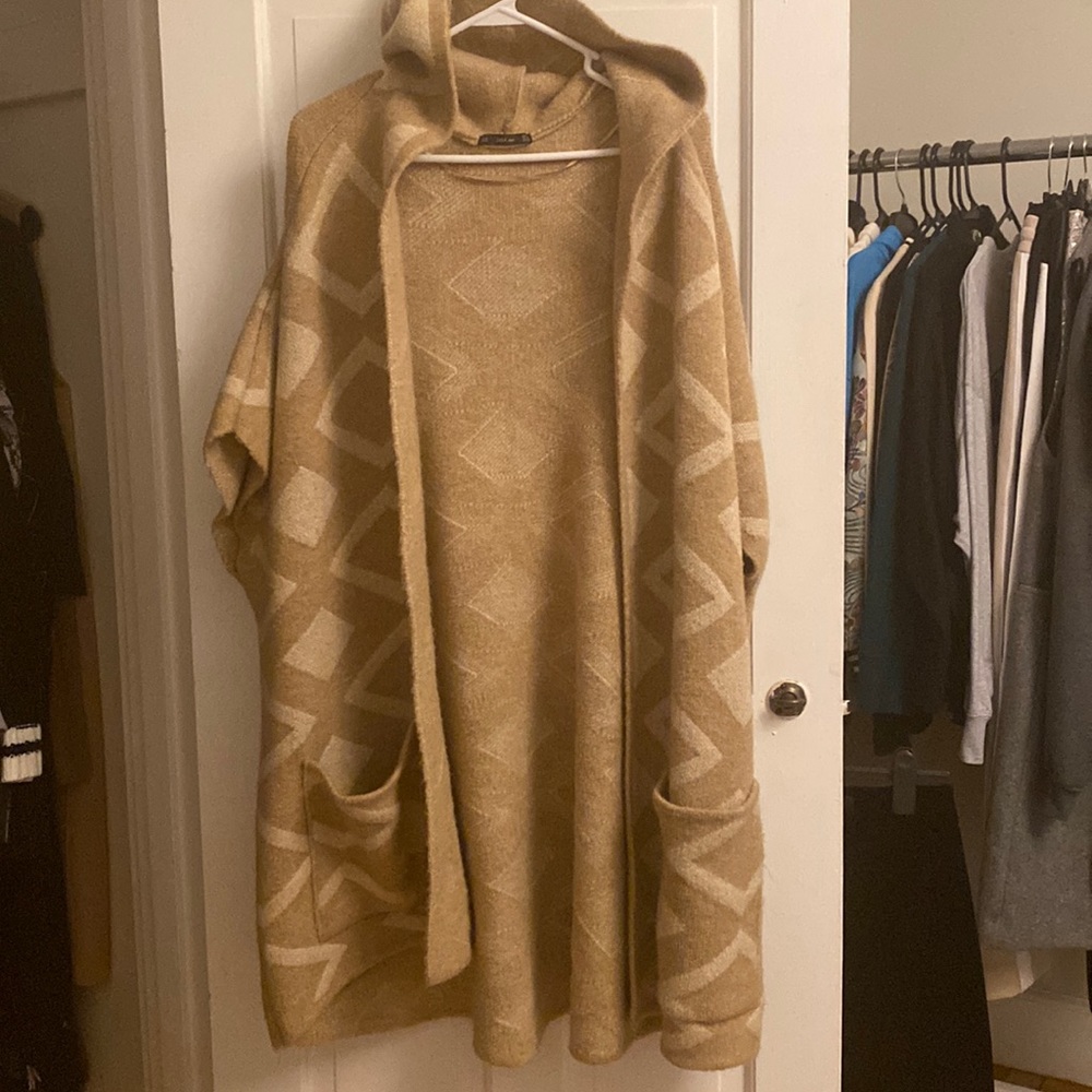 Zara knit sweater cape with geometric shapes